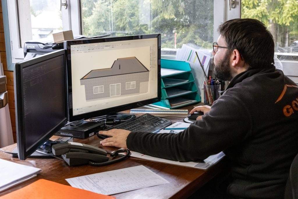 bureau d'etude en train de dessiner les plan 3D d'une future maison en ossature bois