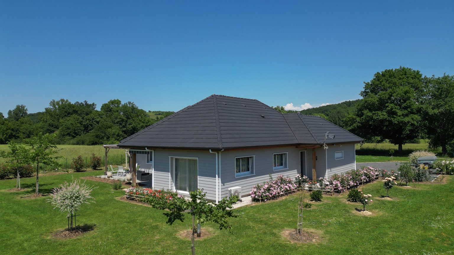 Maison de plain-pied en ossature bois avec bardage composite réalisée en Corrèze