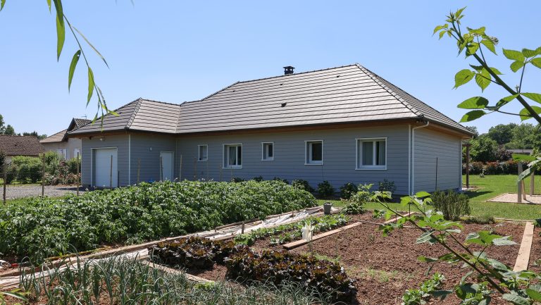 Bardage composite horizontal d'une maison ossature bois en Corrèze