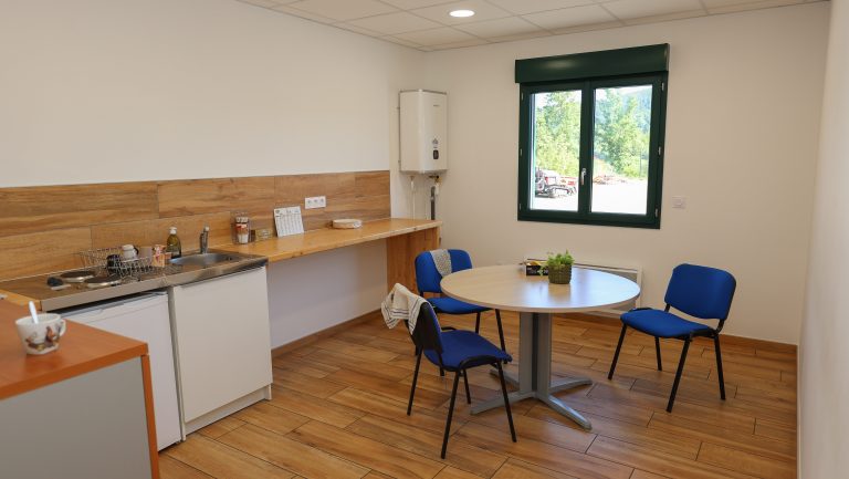 Salle de pause dans des bureaux en ossature bois construits par GOUNY TMB