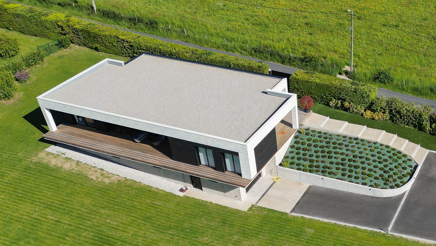 Vue aérienne d'une maison d'architecte en ossature bois réalisée par GOUNY TMB à Meymac en Corrèze