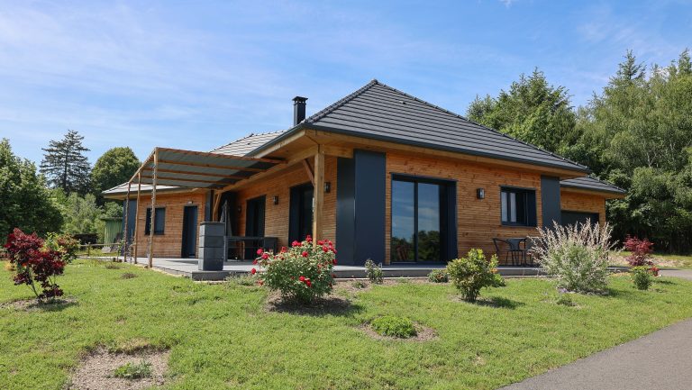 Terrasse couverte d'une maison ossature bois à Égletons